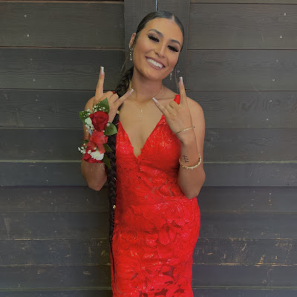 Meet your Posher, Alyssa - Picture 1 of 1